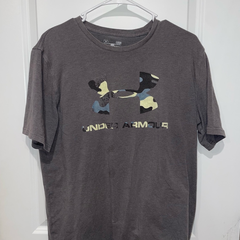 Camo Under Armour Men's Large Gray T-Shirt
